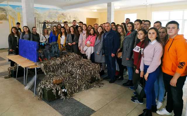 Професор Іван Степанович Зуляк з істориками та археологами на базі 80-ої ОДШБ